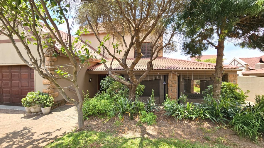 To Let 3 Bedroom Property for Rent in Meerhof North West